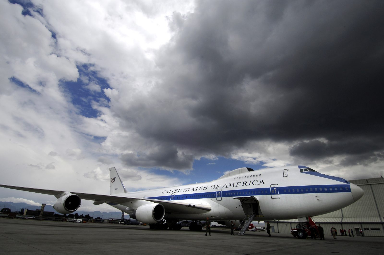 El avión del Fin del Mundo aterriza en EE.UU.