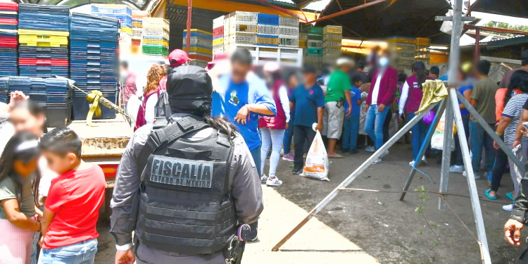 Reparten a población perecederos incautados en Operativo Liberación