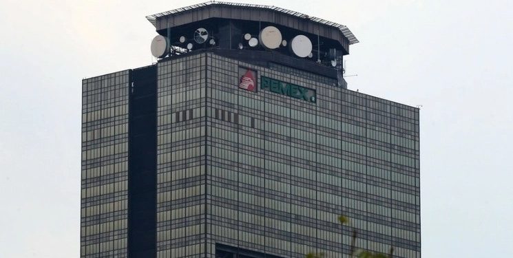 Pemex anuncia despidos masivos