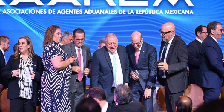Rafael Marín Mollinedo inaugura el 85° Congreso Nacional de Agentes Aduanales de la CAAAREM