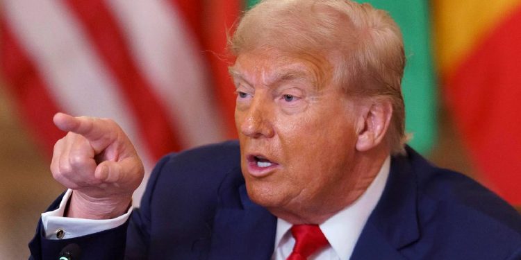 Juez frena orden de Trump que contraviene la Enmienda 14 sobre ciudadanía