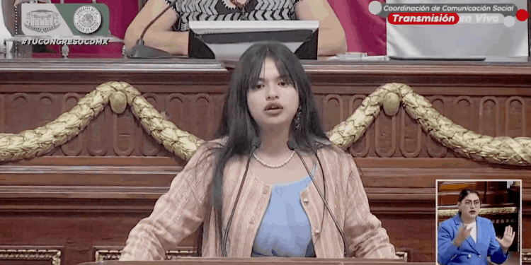 Joven Premio de la Juventud regaña a los Diputados con discurso épico