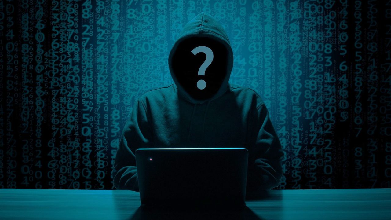 ¿Cómo operan los estafadores cibernéticos?