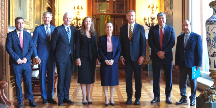 Walmart acuerda con Sheinbaum mayores inversiones
