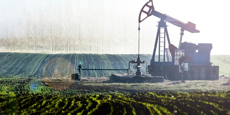 Pemex planearía fracking para 8 campos
