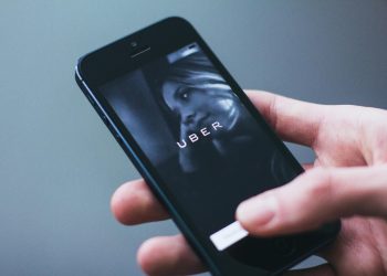 UBER podrá recoger pasajeros en los aeropuertos