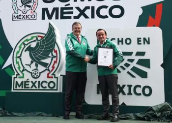 Selección Mexicana recibe el distintivo “Hecho en México” de Marcelo Ebrard