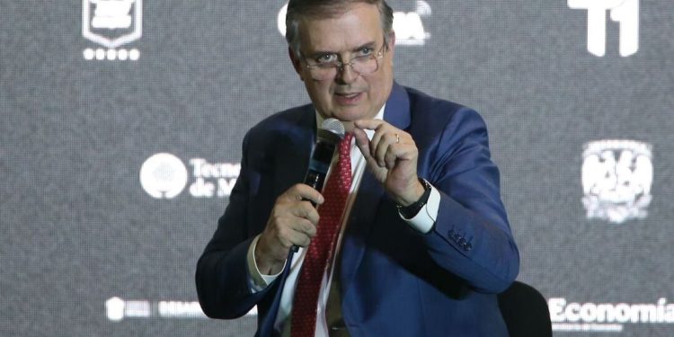 Marcelo Ebrard exige trato justo en aranceles de EU a camiones mexicanos