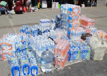 Beber agua embotellada liquida los acuíferos