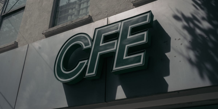 Finanzas de CFE: estrategia de coberturas y millonarias inversiones frente a volatilidad internacional