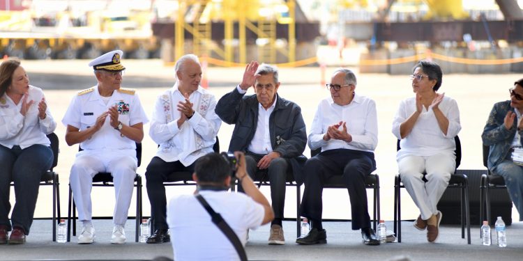 Cuauhtémoc Cárdenas ve dos problemas en PEMEX