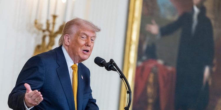 Trump amenaza con intervenir en México contra carteles de droga