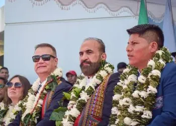 Leonardo Loza asume gobernación de Cochabamba con embajadores de Irán y Rusia