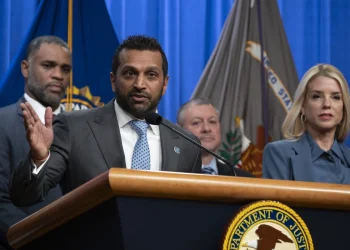Kash Patel demanda a The Atlantic por filtraciones de alcoholismo