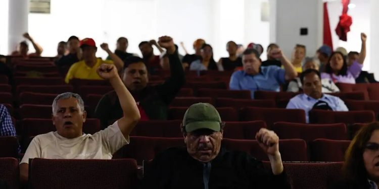 CNTE intensifica huelga y lleva su protesta a los medios de comunicación a tres días del Mundial FIFA 2026