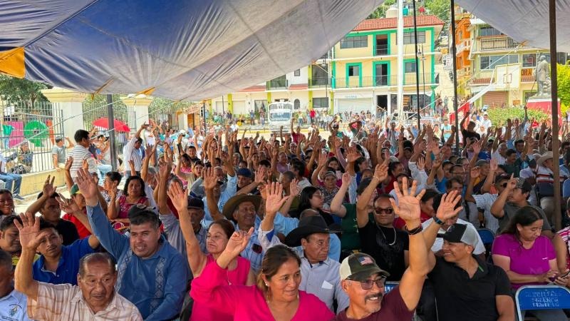 Juquila prohíbe Bimbo y Barcel para frenar la basura