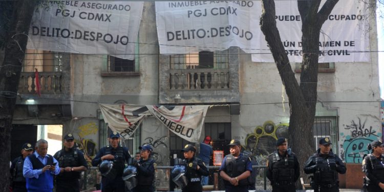 Despojo en CDMX: 300 víctimas llegan a Defensoría del Zócalo