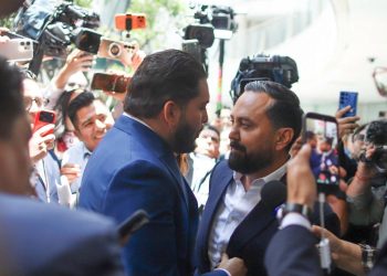 Pelea entre legislador priista y morenista