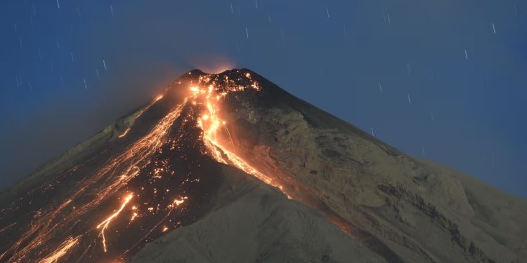 Volcán de Fuego activa alerta anaranjada
