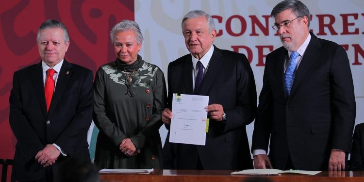 Freno a obras y leyes de AMLO