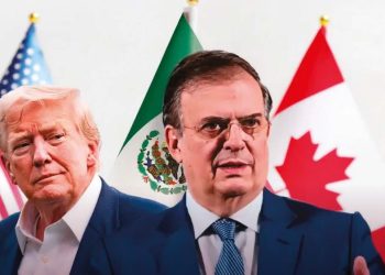 EBRARD EN EL ESTRADO
