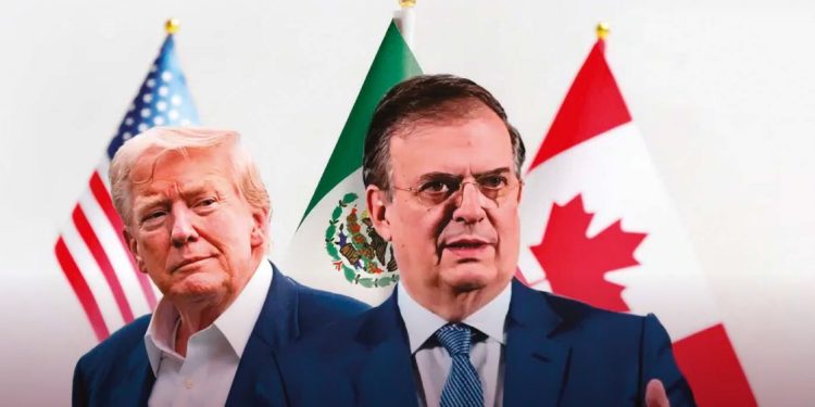 EBRARD EN EL ESTRADO