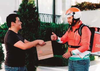 LA NUEVA POLÍTICA LABORAL EN MEXICO  VIAJA EN MOTO