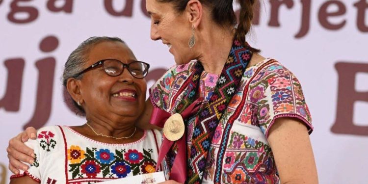 Siete años de la transformación: Poder, continuidad y disputa del relato desde el Zócalo