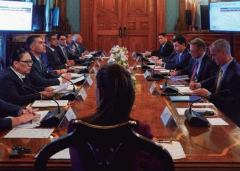 RELACIONES AL BORDE: CSP ENTRE DOS FUEGOS