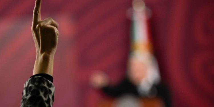 El periodismo y los medios abrazan a una oposición fantasmagórica: Sueñan con volver al pasado