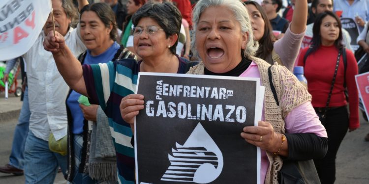 Blindan precio de la gasolina