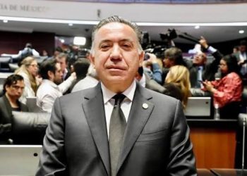 ¿Debe Inzunza dejar sus cargos en comisiones?