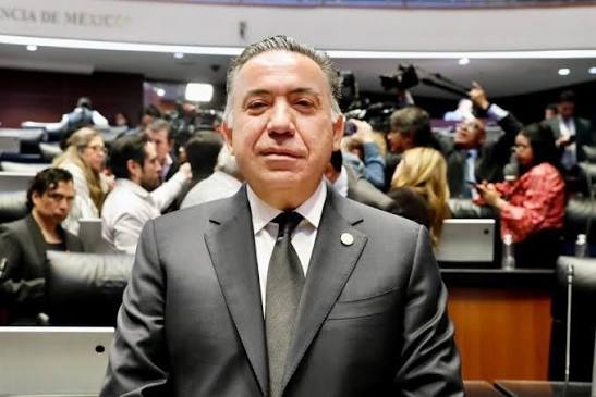 ¿Debe Inzunza dejar sus cargos en comisiones?