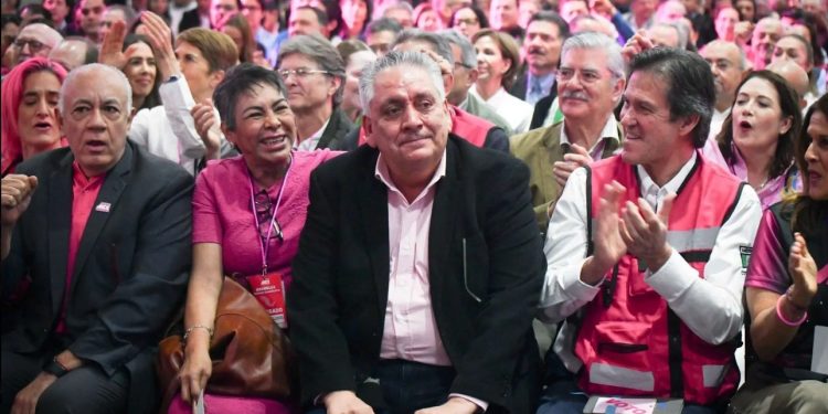 Lo nuevo que viene de lo viejo: SomosMX y el reacomodo del sistema político mexicano