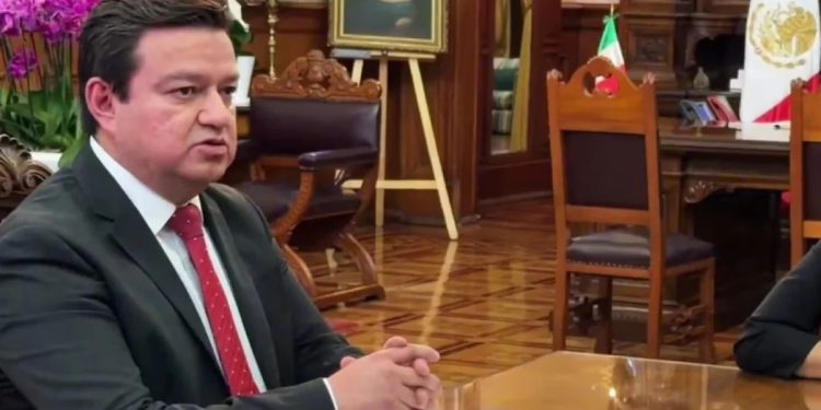 Pemex cambia de director, no de rumbo