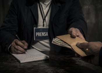 Periodismo cómplice